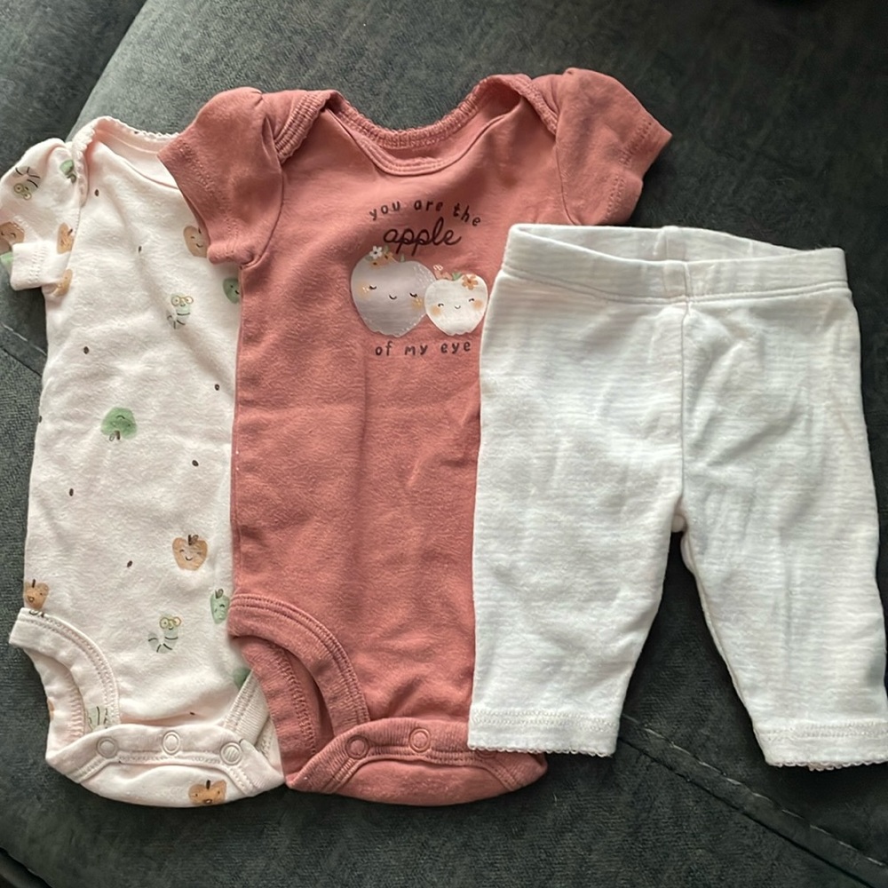 Carter’s Apple Newborn bodysuits and pants - Picture 1 of 14